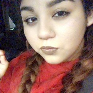 Meet your Posher, Cassandra